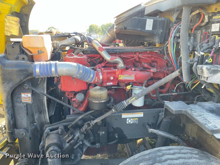 image for item NX9805 2017 Peterbilt 579  semi truck