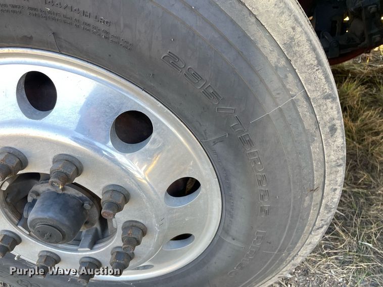 image for item NX9805 2017 Peterbilt 579  semi truck