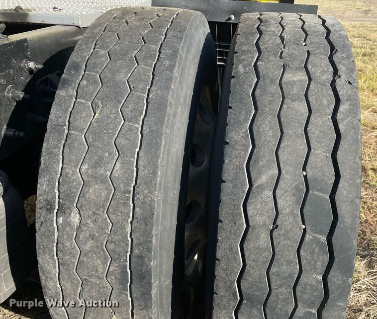 image for item NX9805 2017 Peterbilt 579  semi truck