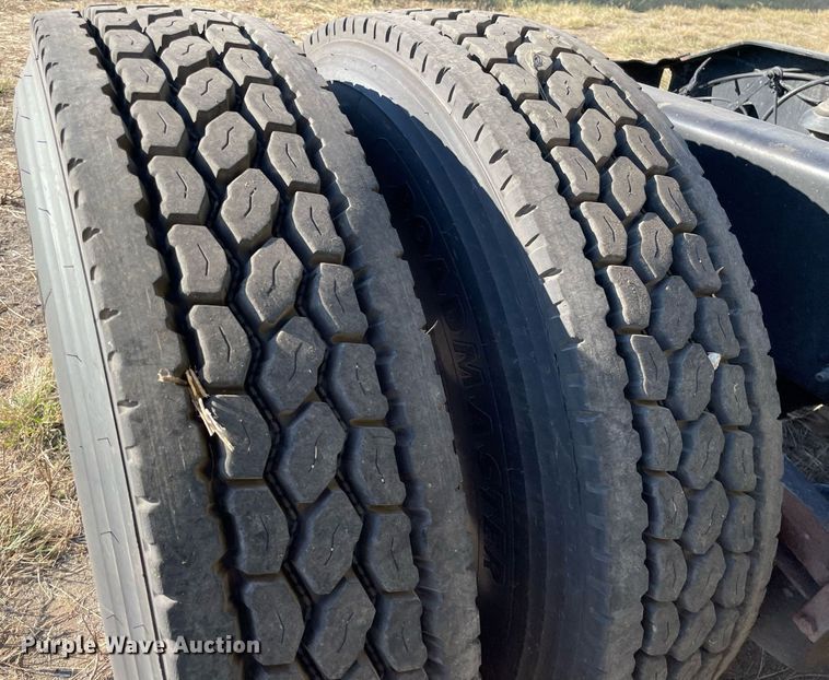 image for item NX9805 2017 Peterbilt 579  semi truck