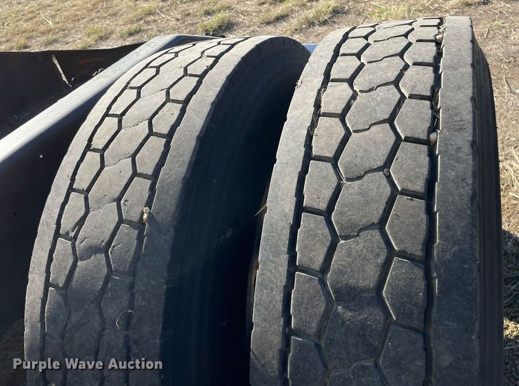 image for item NX9805 2017 Peterbilt 579  semi truck