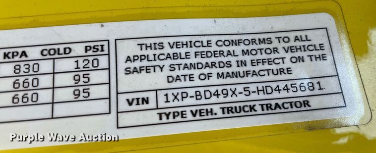 image for item NX9805 2017 Peterbilt 579  semi truck