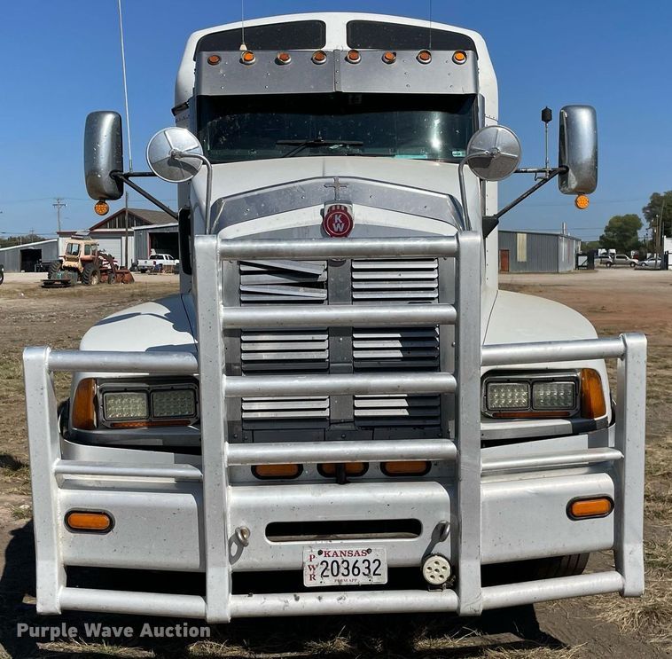 image for item NX9806 2006 Kenworth T600  semi truck