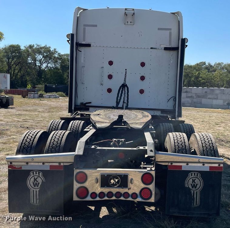 image for item NX9806 2006 Kenworth T600  semi truck