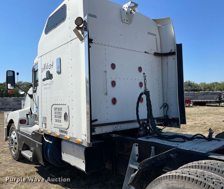 image for item NX9806 2006 Kenworth T600  semi truck