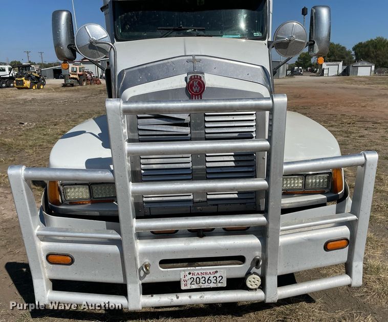 image for item NX9806 2006 Kenworth T600  semi truck