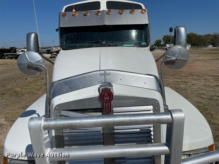 image for item NX9806 2006 Kenworth T600  semi truck