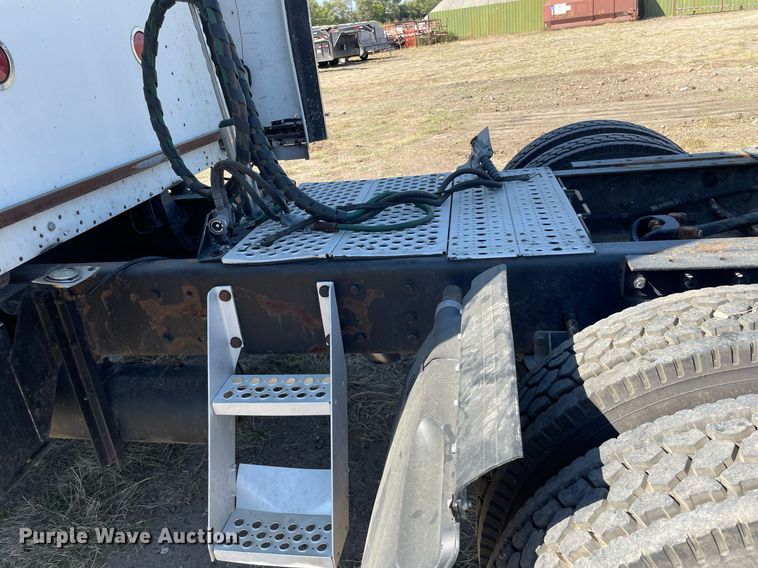 image for item NX9806 2006 Kenworth T600  semi truck