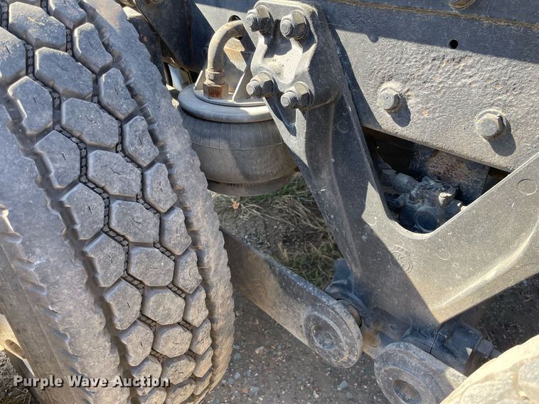 image for item NX9806 2006 Kenworth T600  semi truck