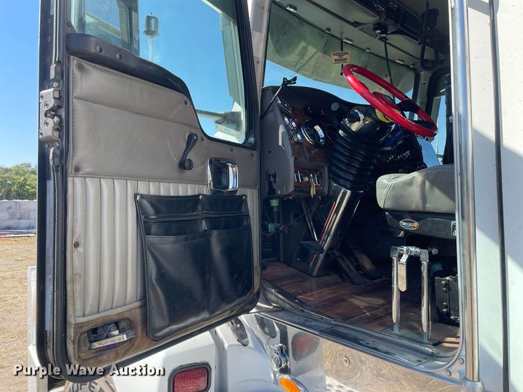 image for item NX9806 2006 Kenworth T600  semi truck