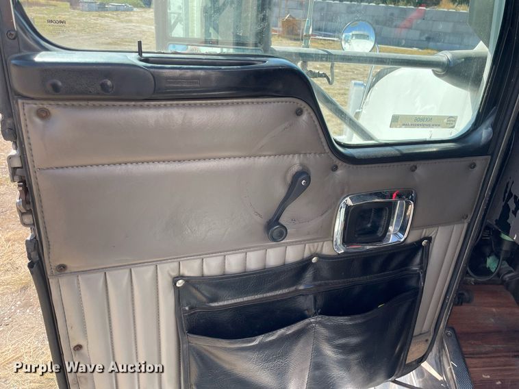 image for item NX9806 2006 Kenworth T600  semi truck