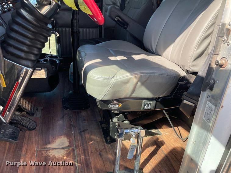 image for item NX9806 2006 Kenworth T600  semi truck