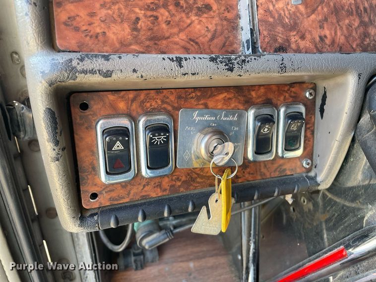 image for item NX9806 2006 Kenworth T600  semi truck