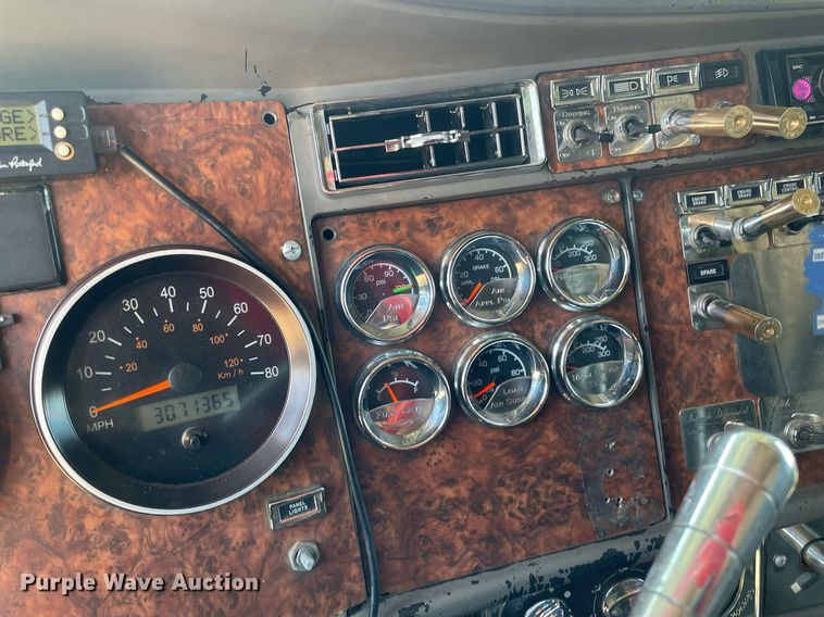 image for item NX9806 2006 Kenworth T600  semi truck