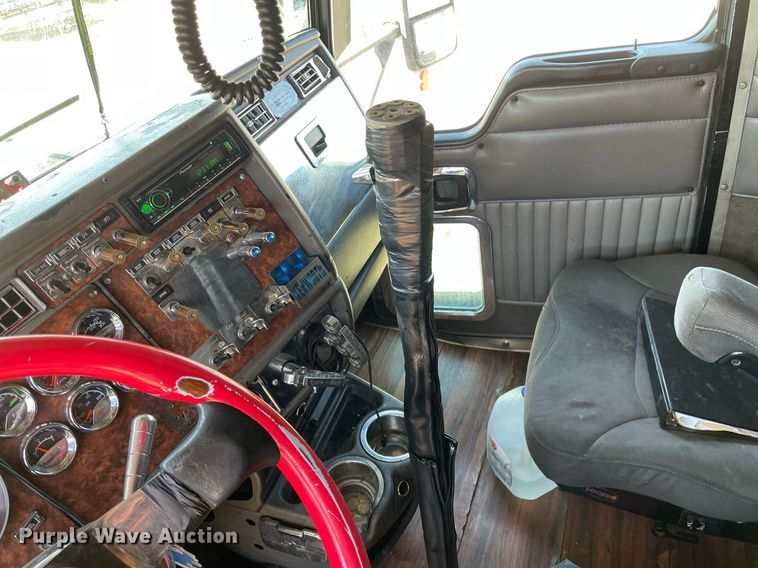 image for item NX9806 2006 Kenworth T600  semi truck