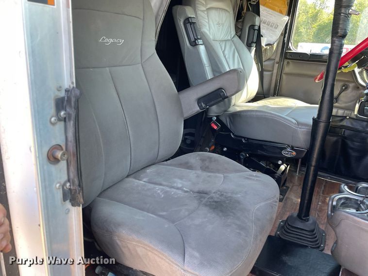 image for item NX9806 2006 Kenworth T600  semi truck