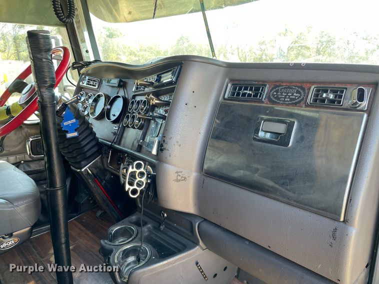 image for item NX9806 2006 Kenworth T600  semi truck