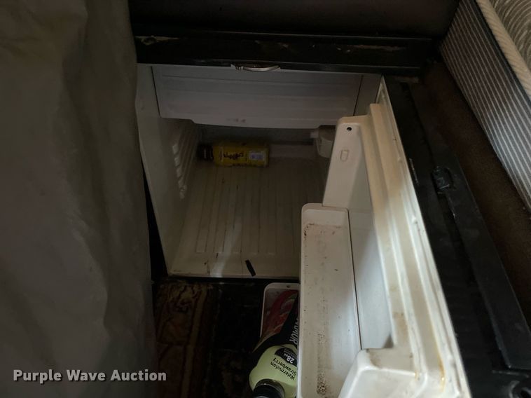 image for item NX9806 2006 Kenworth T600  semi truck