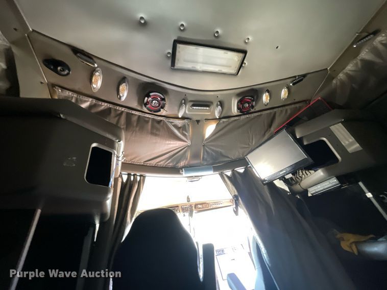 image for item NX9806 2006 Kenworth T600  semi truck