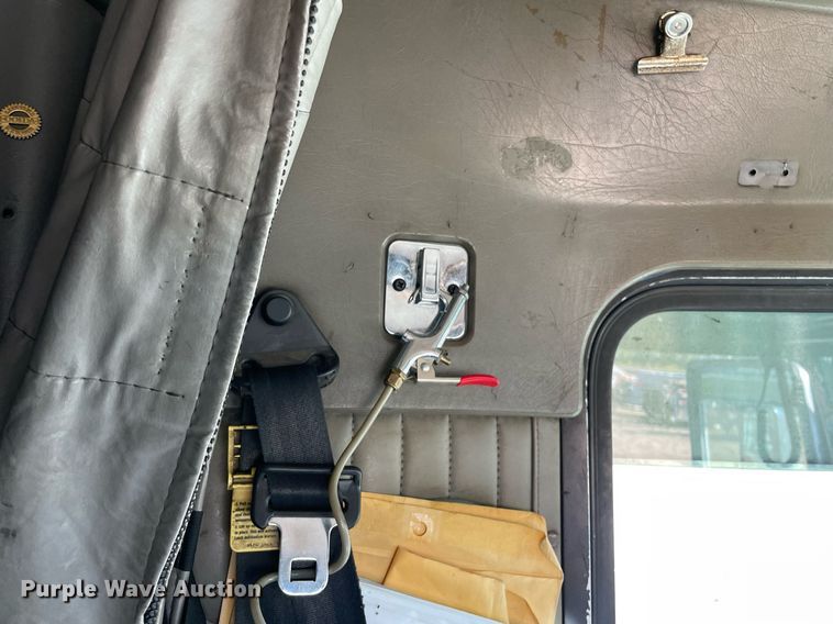 image for item NX9806 2006 Kenworth T600  semi truck