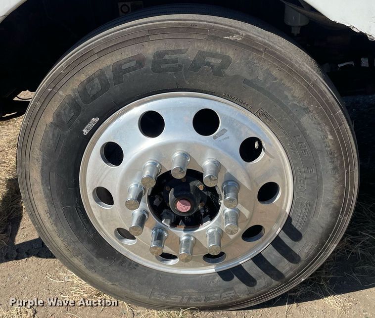 image for item NX9806 2006 Kenworth T600  semi truck