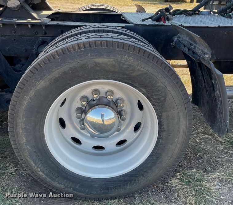 image for item NX9806 2006 Kenworth T600  semi truck