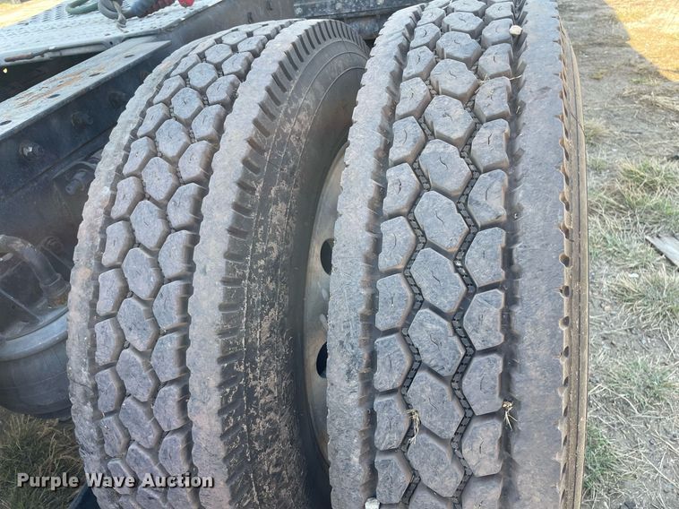 image for item NX9806 2006 Kenworth T600  semi truck