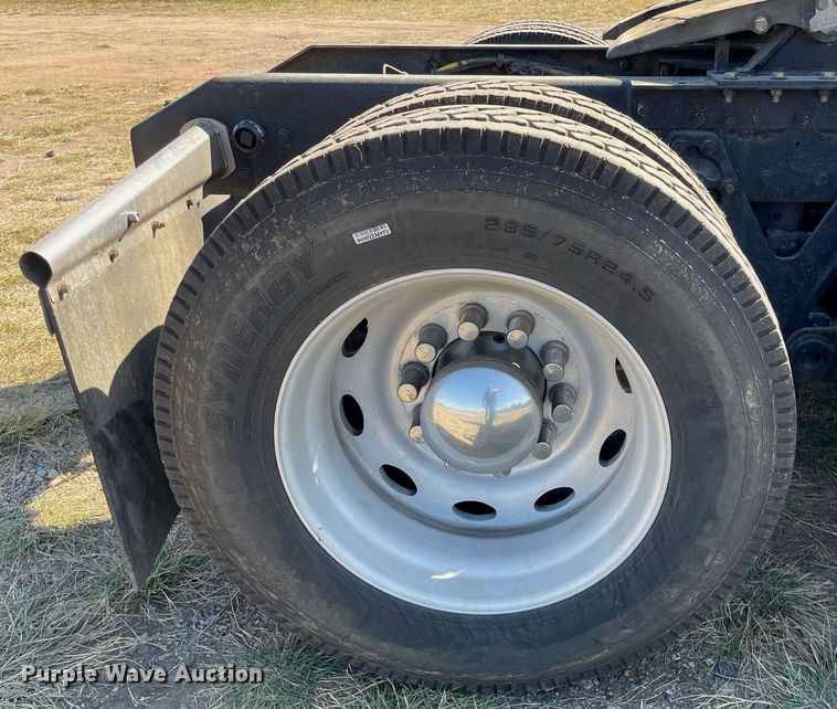 image for item NX9806 2006 Kenworth T600  semi truck