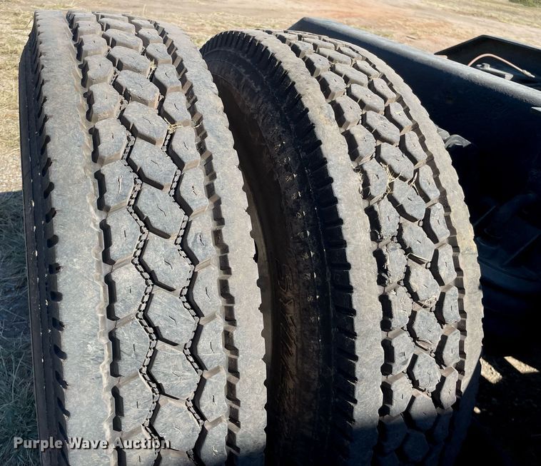 image for item NX9806 2006 Kenworth T600  semi truck