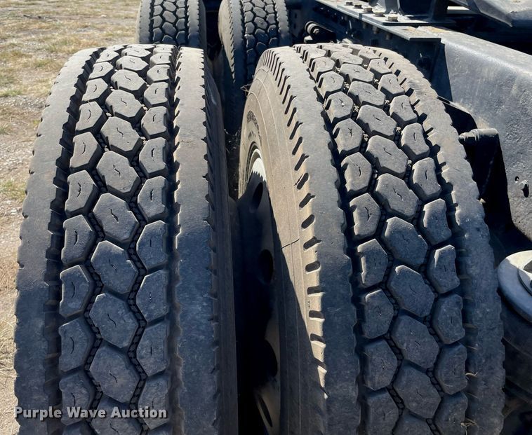 image for item NX9806 2006 Kenworth T600  semi truck