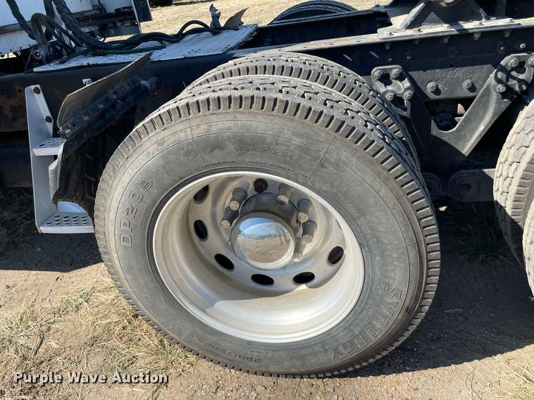 image for item NX9806 2006 Kenworth T600  semi truck