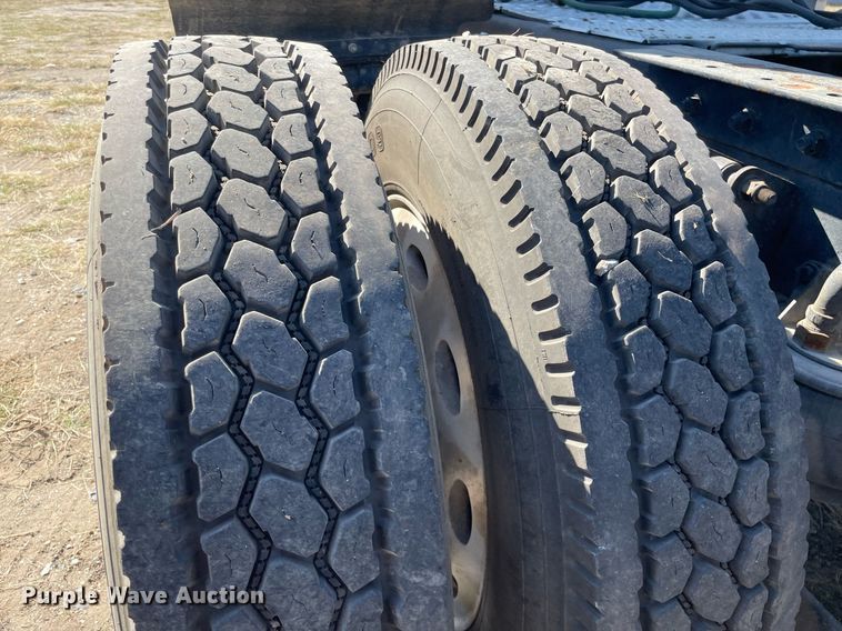 image for item NX9806 2006 Kenworth T600  semi truck