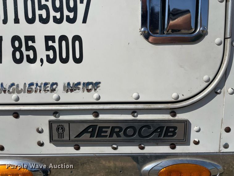 image for item NX9806 2006 Kenworth T600  semi truck