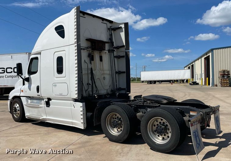 image for item NY9604 2016 Freightliner Cascadia Evolution CA125SLP  semi truck