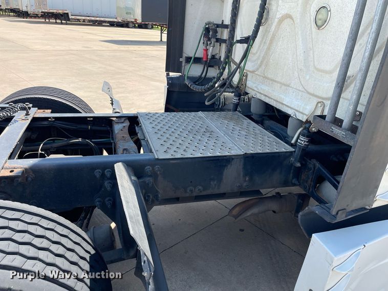 image for item NY9604 2016 Freightliner Cascadia Evolution CA125SLP  semi truck