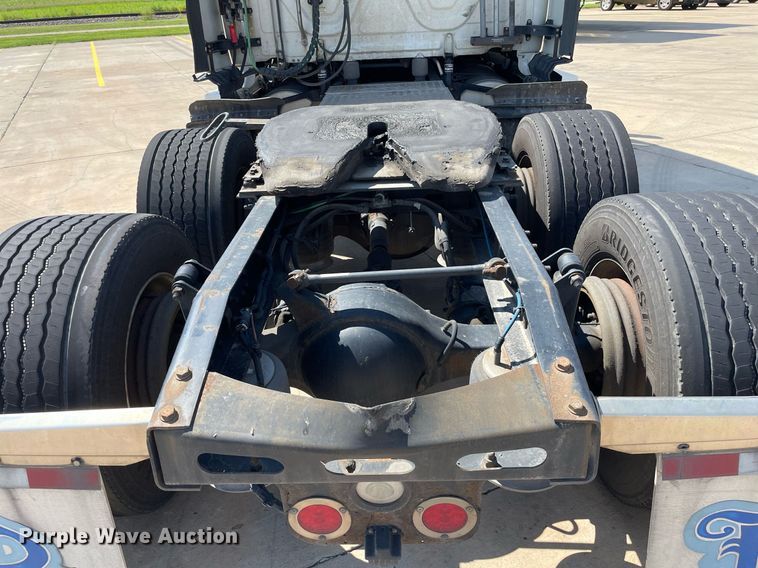 image for item NY9604 2016 Freightliner Cascadia Evolution CA125SLP  semi truck