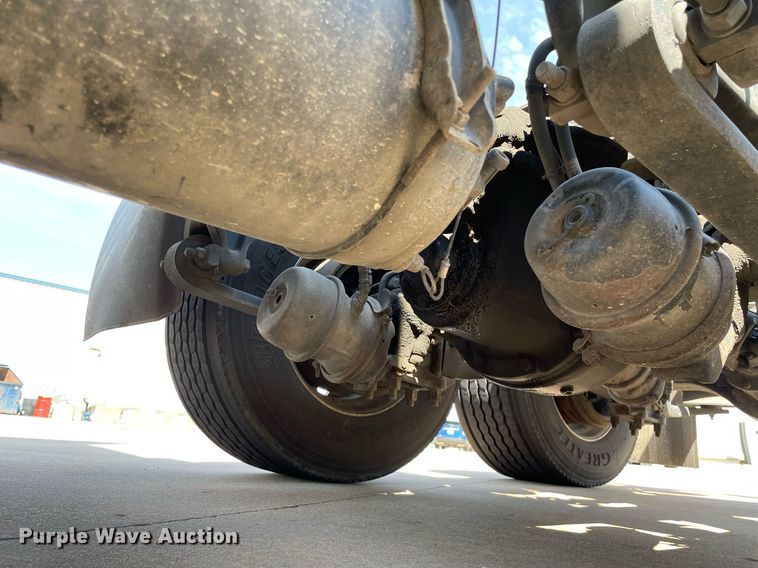 image for item NY9604 2016 Freightliner Cascadia Evolution CA125SLP  semi truck