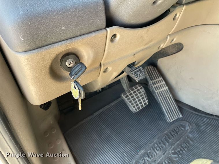 image for item NY9604 2016 Freightliner Cascadia Evolution CA125SLP  semi truck