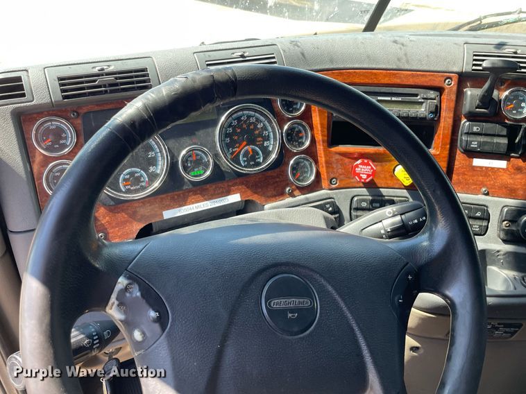 image for item NY9604 2016 Freightliner Cascadia Evolution CA125SLP  semi truck