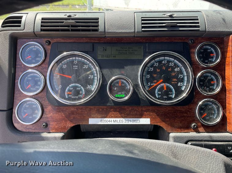 image for item NY9604 2016 Freightliner Cascadia Evolution CA125SLP  semi truck