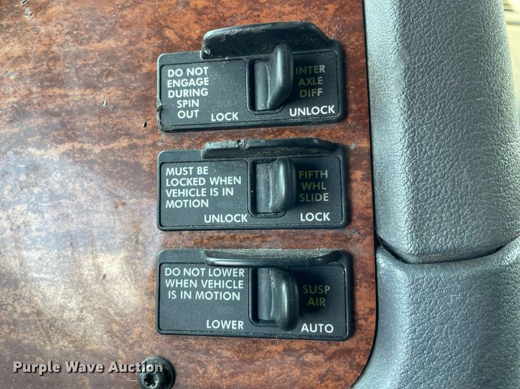 image for item NY9604 2016 Freightliner Cascadia Evolution CA125SLP  semi truck