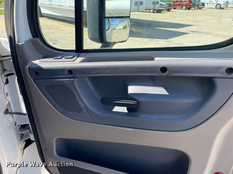 image for item NY9604 2016 Freightliner Cascadia Evolution CA125SLP  semi truck