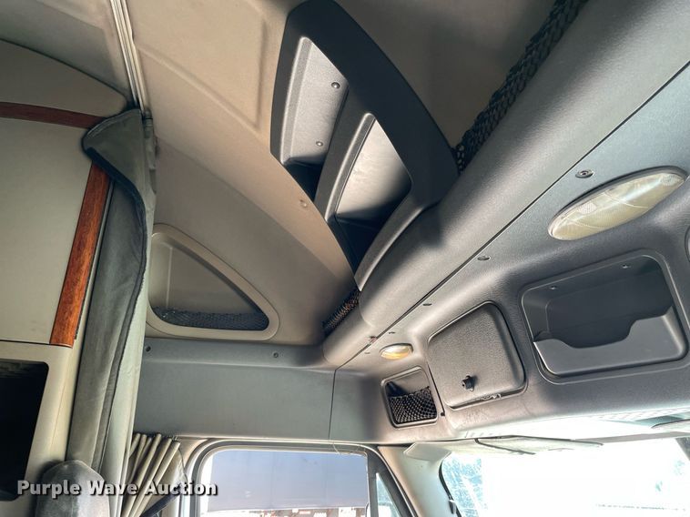 image for item NY9604 2016 Freightliner Cascadia Evolution CA125SLP  semi truck