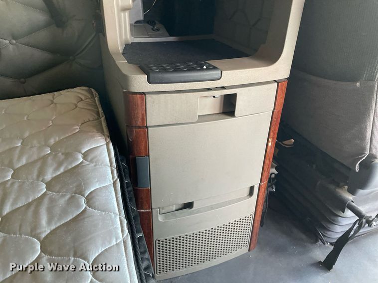 image for item NY9604 2016 Freightliner Cascadia Evolution CA125SLP  semi truck