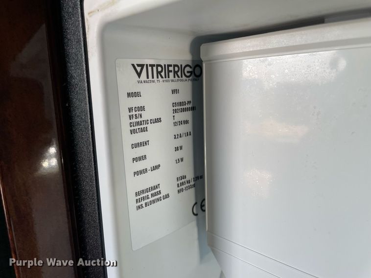 image for item NY9604 2016 Freightliner Cascadia Evolution CA125SLP  semi truck