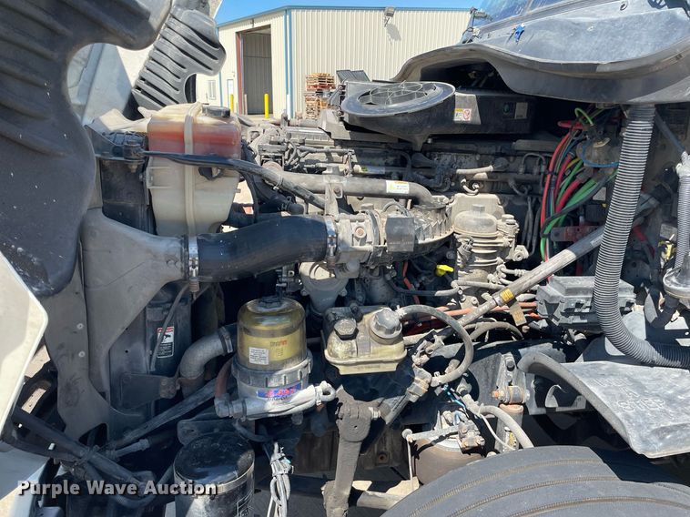 image for item NY9604 2016 Freightliner Cascadia Evolution CA125SLP  semi truck