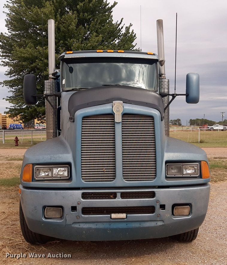 image for item OF9520 1993 Kenworth T600B  flatbed truck