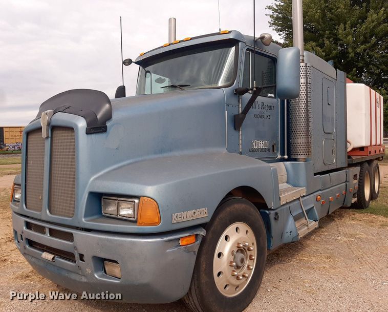 image for item OF9520 1993 Kenworth T600B  flatbed truck