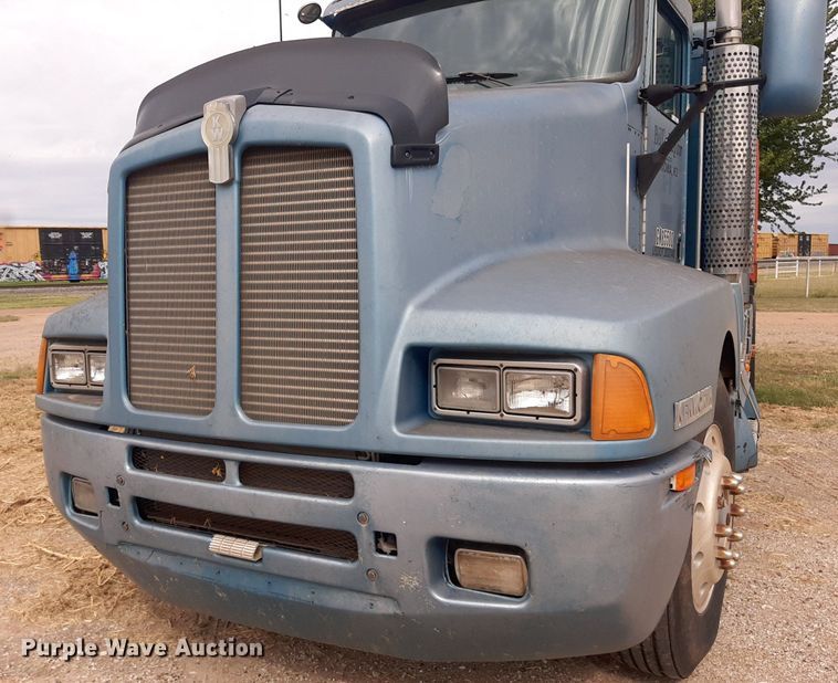image for item OF9520 1993 Kenworth T600B  flatbed truck