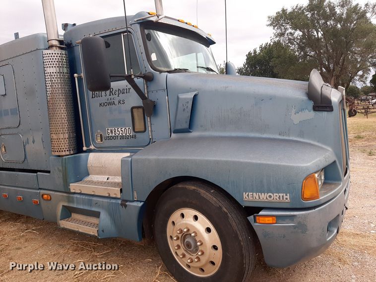 image for item OF9520 1993 Kenworth T600B  flatbed truck